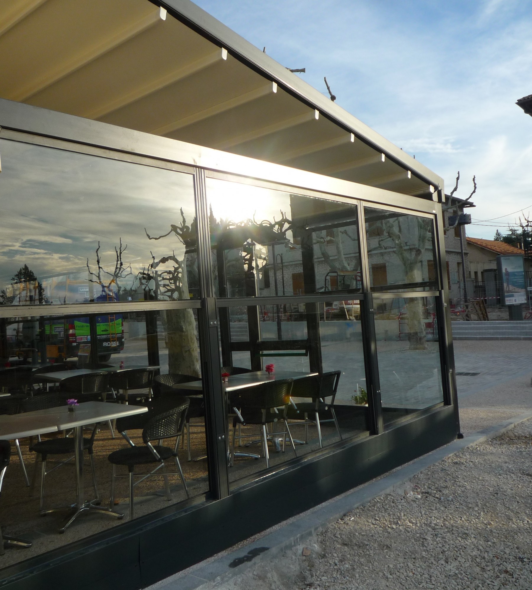 parois vitrées sur mesure pour terrasse restaurant à Rognac