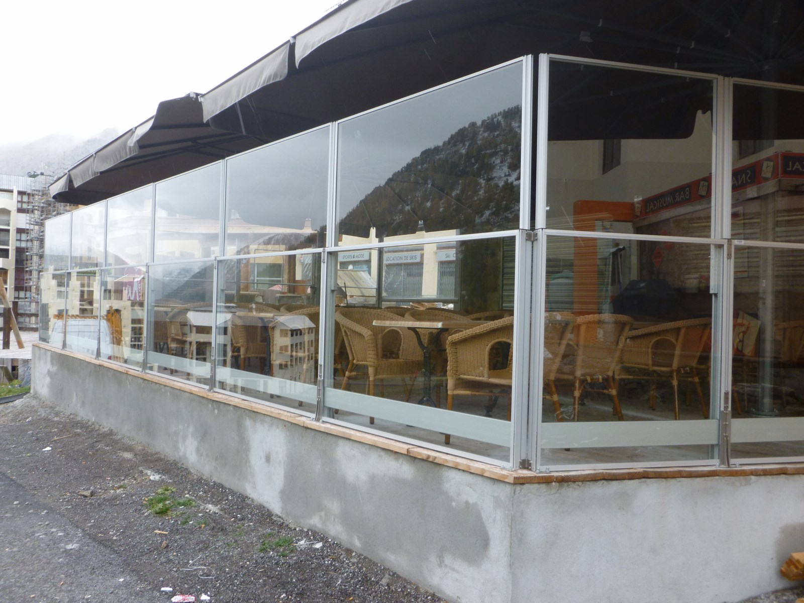 réalisation paravents terrasse café isola 2000