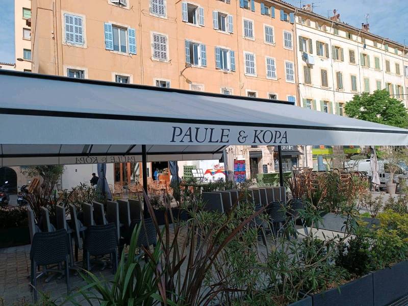 installation d'un store sur mesure pour restaurant à Marseille 