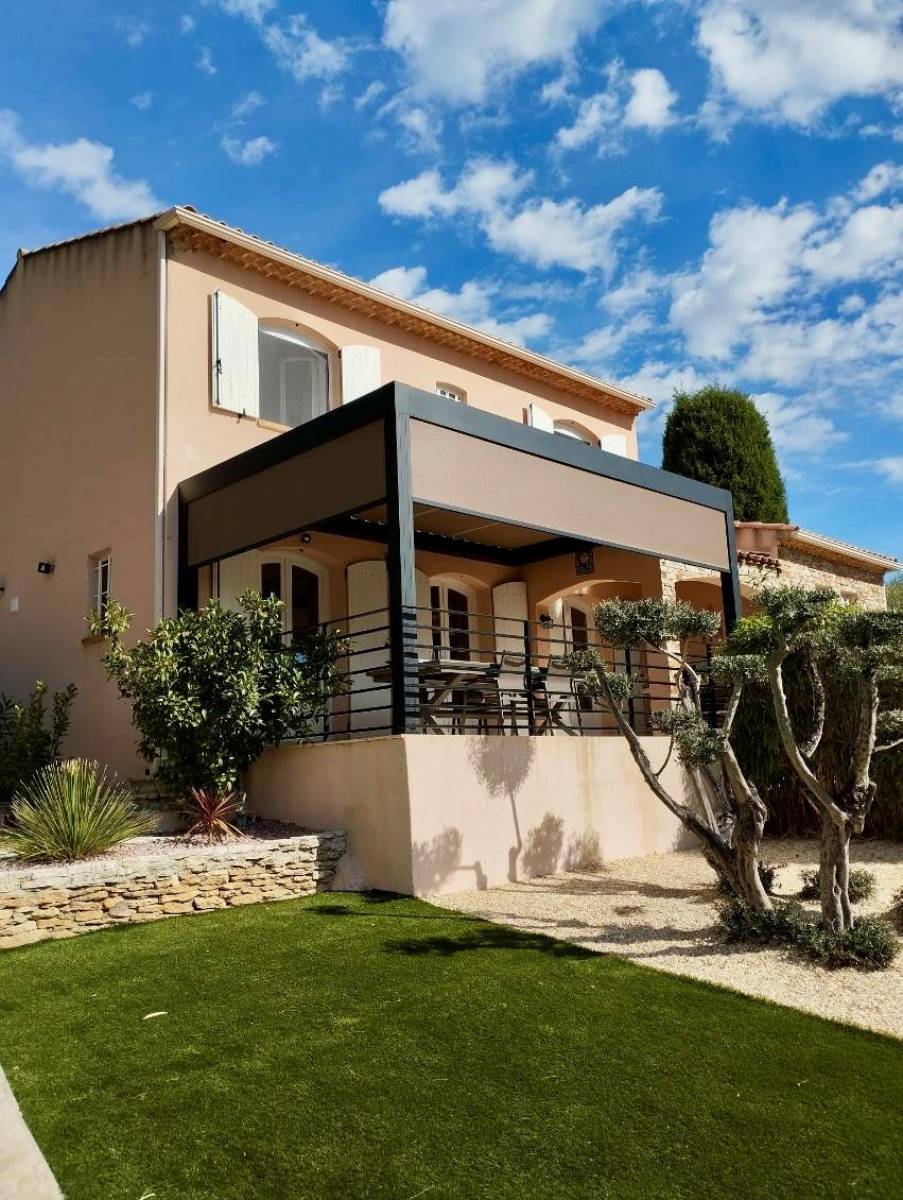 Pose de pergola bioclimatique surmesure