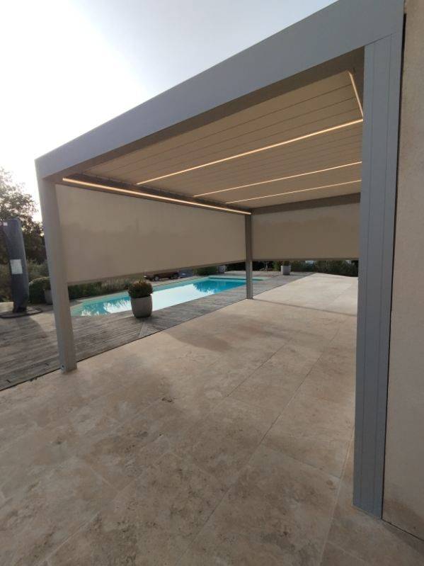 Pergola bioclimatique en aluminium